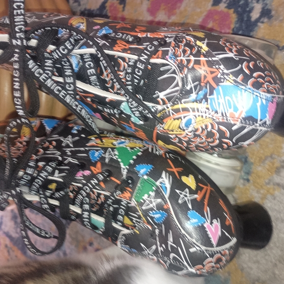 Colorful Graffiti Roller Skates US Womens 10.5 - Picture 2 of 8